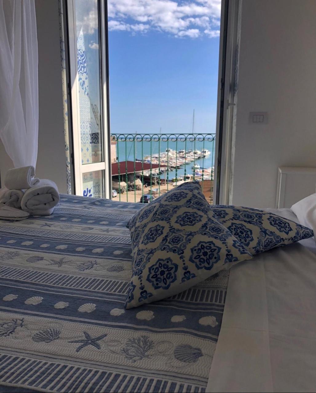 Relais Mareluna - Luxury Apartments Salerno Zewnętrze zdjęcie